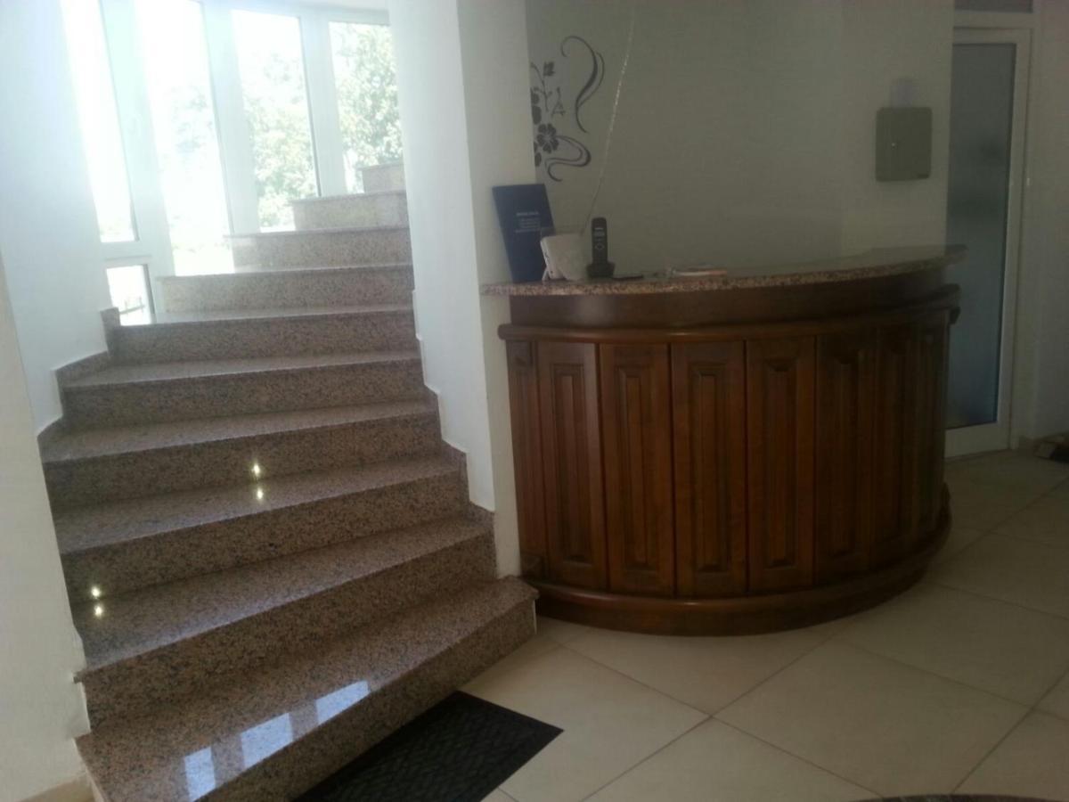 Apartmani Vila Milaris Ulcinj Exterior foto
