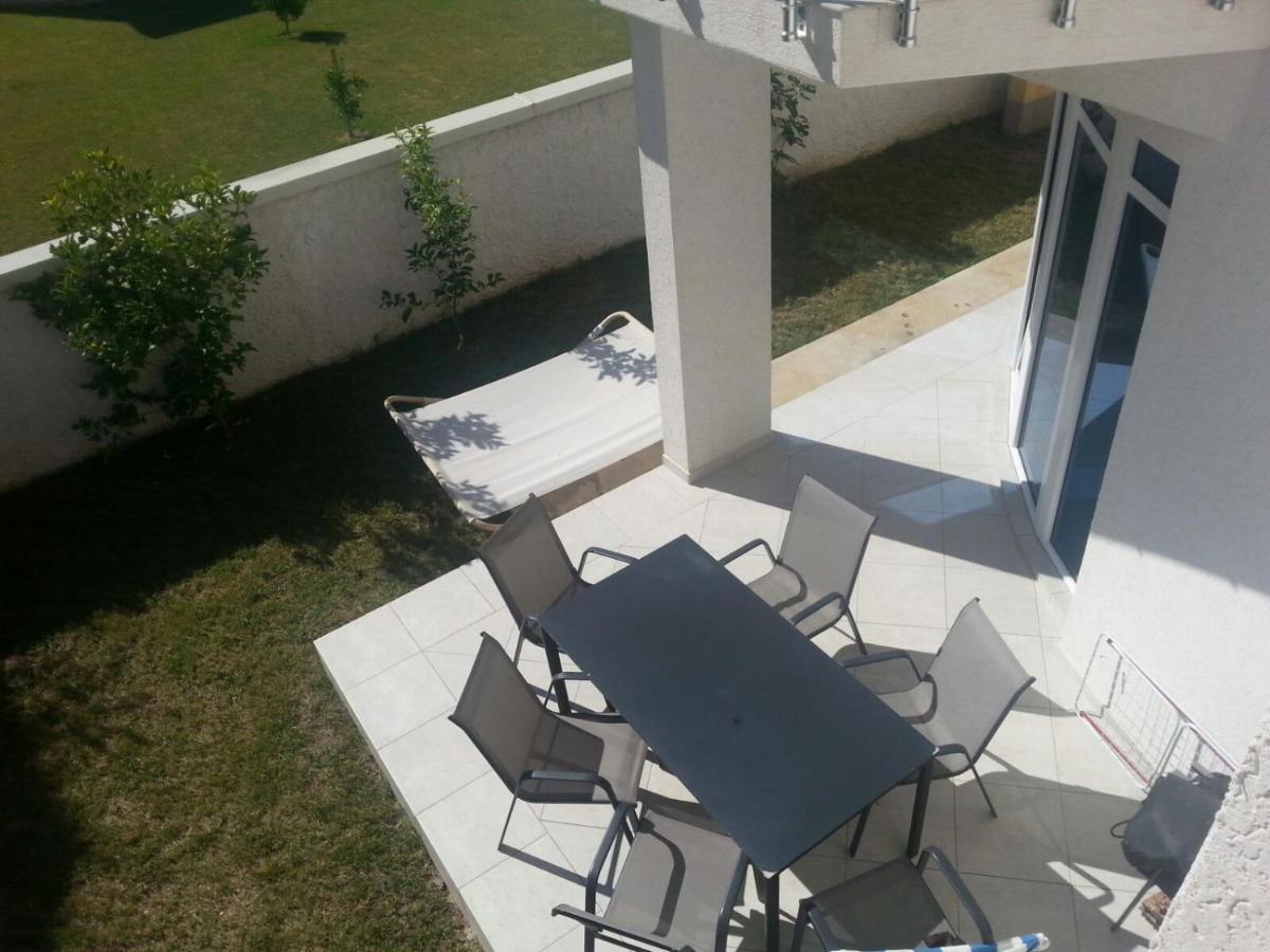 Apartmani Vila Milaris Ulcinj Exterior foto