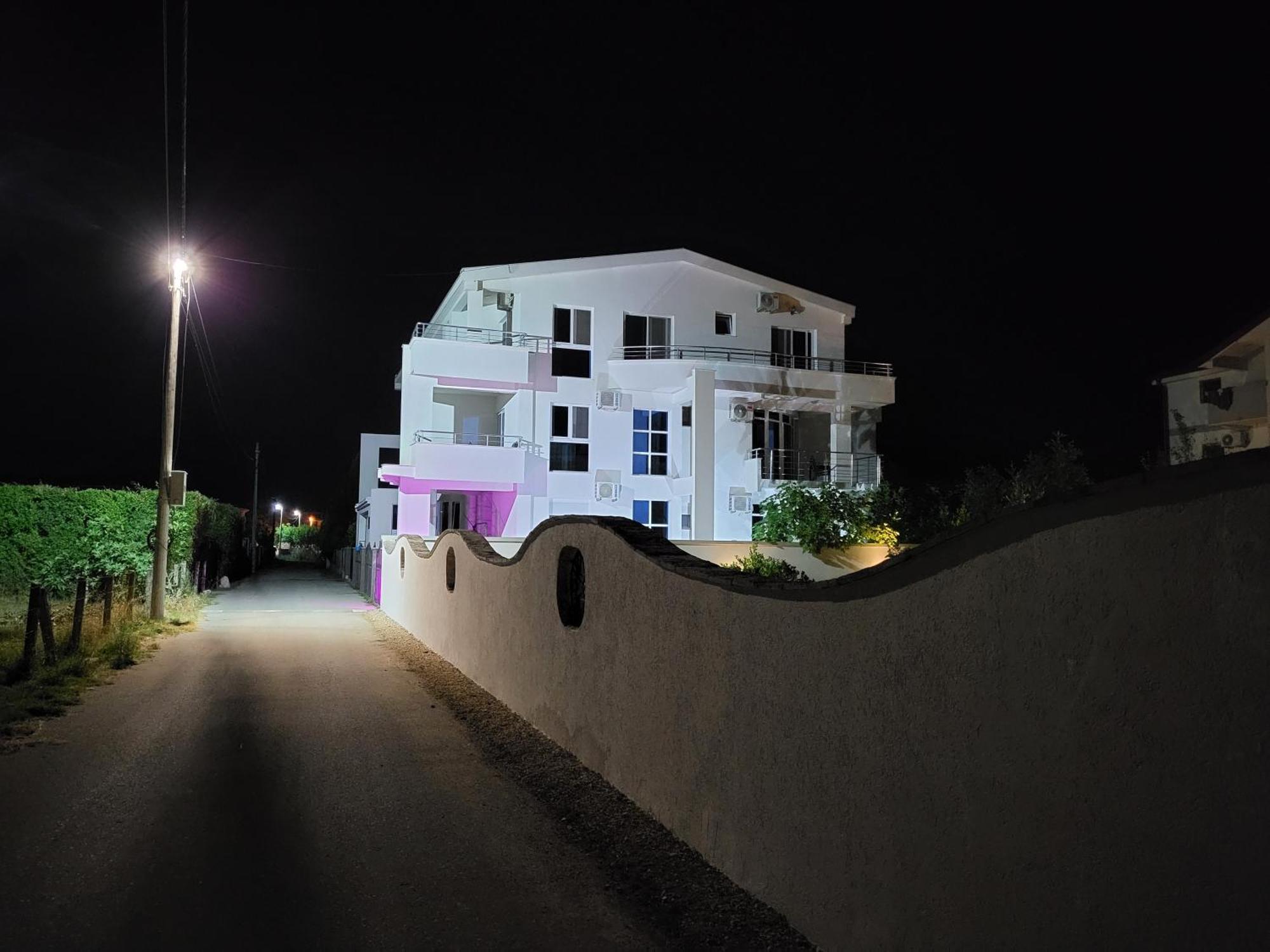 Apartmani Vila Milaris Ulcinj Exterior foto