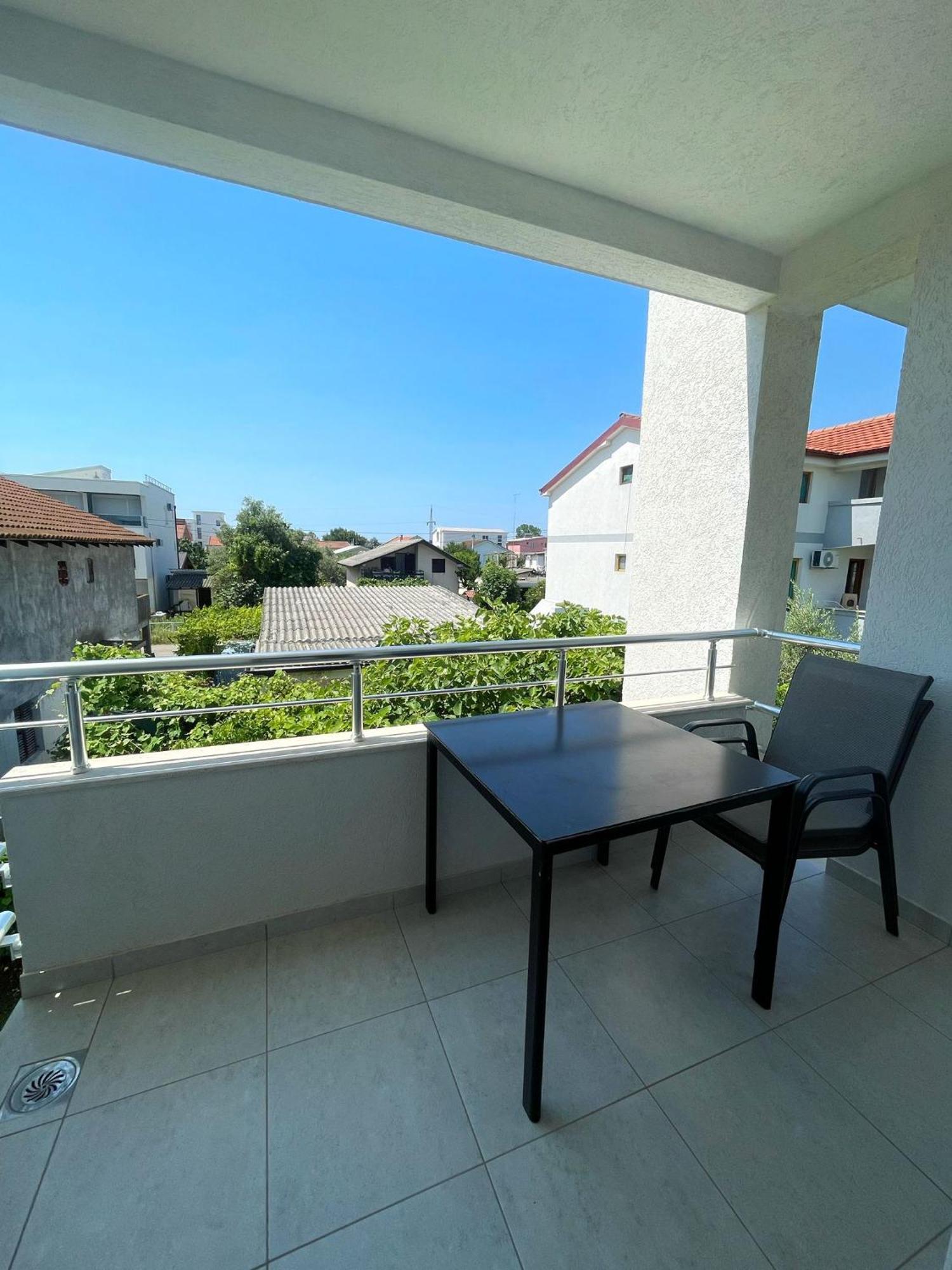 Apartmani Vila Milaris Ulcinj Exterior foto