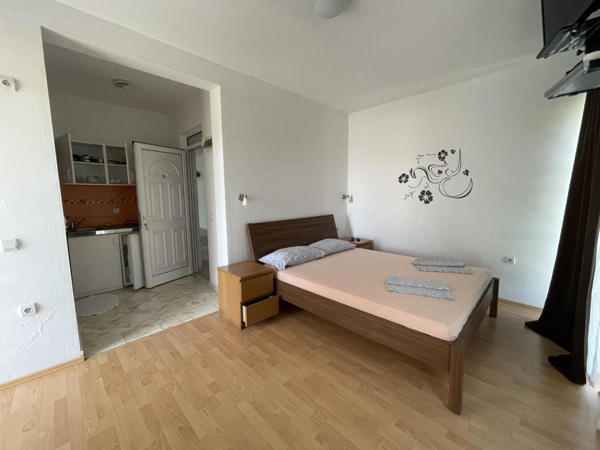 Apartmani Vila Milaris Ulcinj Exterior foto